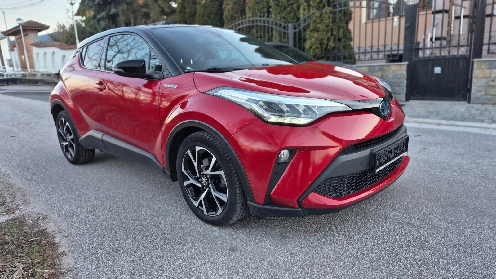 Toyota C-HR 1.8 hybrid / Facelift  - изображение 2