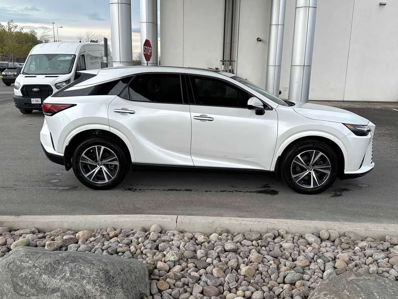 Lexus RX 350 CARFAX / DISTRONIC / ОБДУХВАНЕ / АВТОКРЕДИТ , снимка 3 - Автомобили и джипове - 54581568