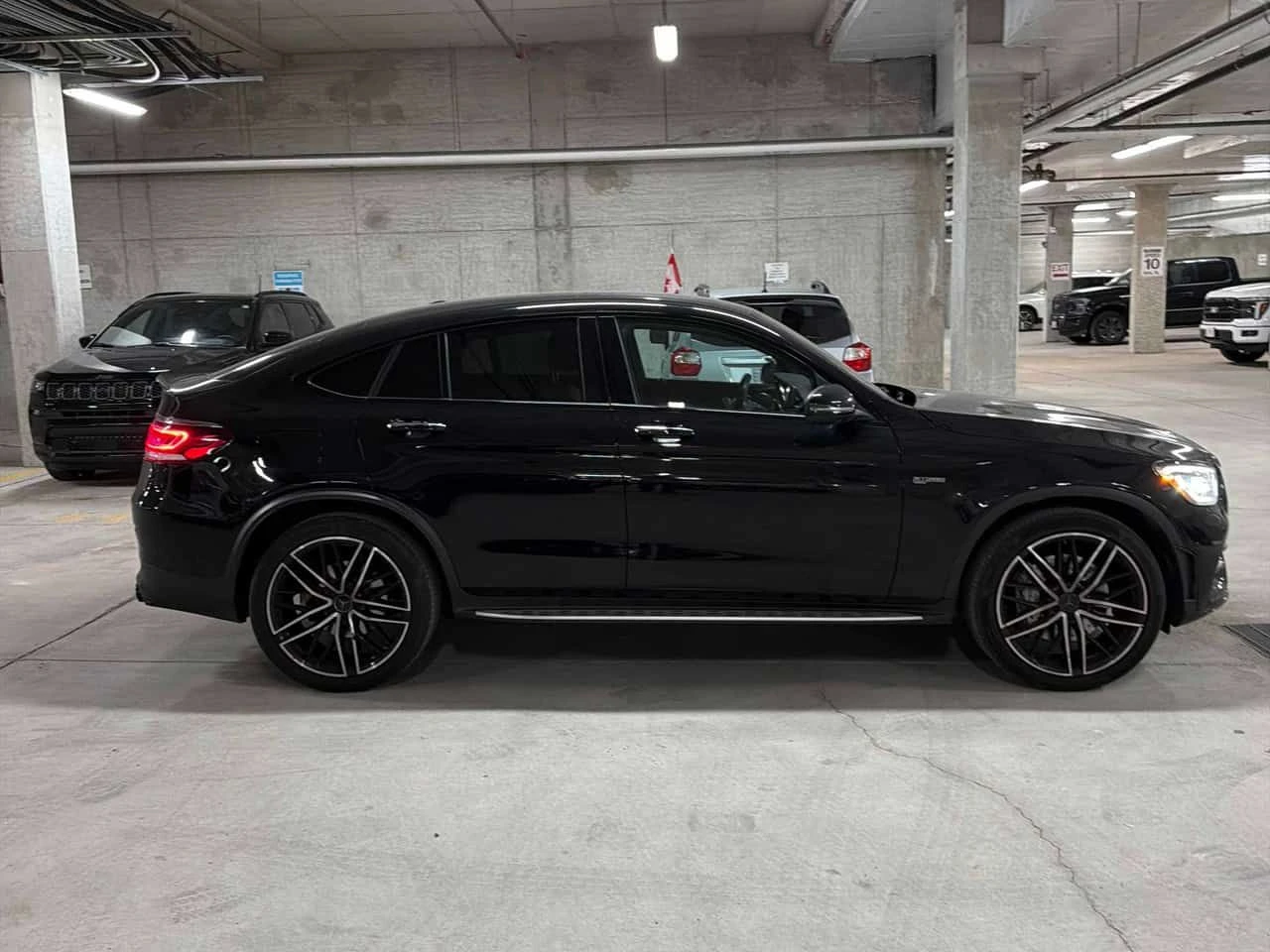 Mercedes-Benz GLC 43 AMG ДИСТРОНИК * ПАНО * KEYLESS * ПОДГРЕВИ, снимка 3 - Автомобили и джипове - 55213850