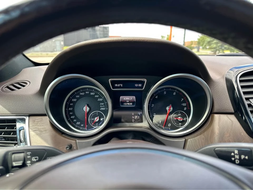 Mercedes-Benz GLE 400 * CAR PLAY * 360 CAMERA * LANE ASSIST * PANO * , снимка 14 - Автомобили и джипове - 55221105