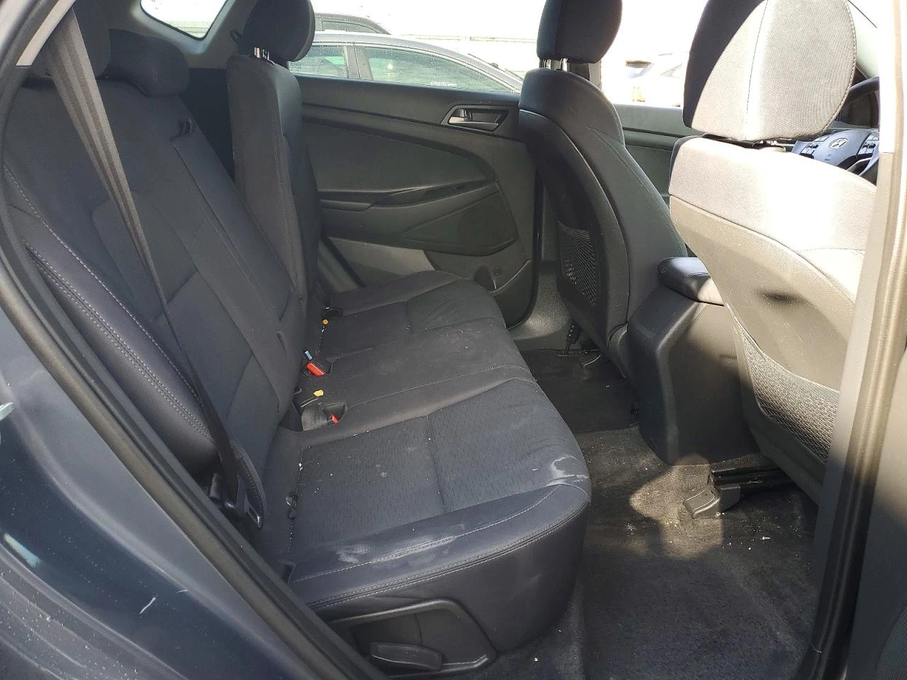 Hyundai Tucson 2.0l Se, снимка 10 - Автомобили и джипове - 55905898