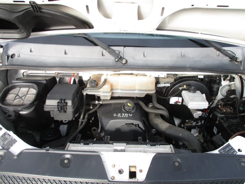 Iveco Daily Van 2.3/ДИЗЕЛ/96кс./145хил.км./КАТО НОВ, снимка 17 - Бусове и автобуси - 53008876