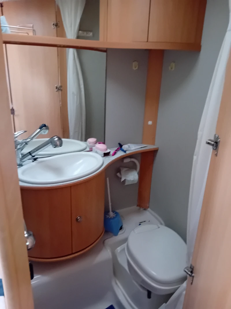 Каравана Dethleffs, снимка 4 - Каравани и кемпери - 52898079