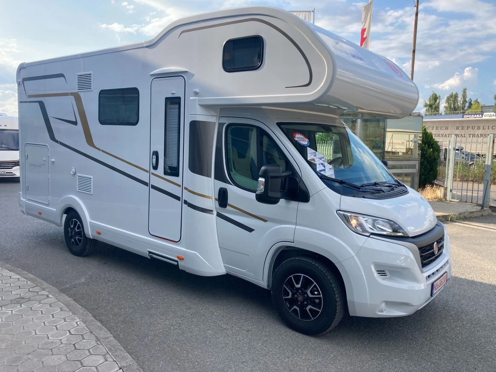 Кемпер Euramobil Activa ONE 8 Места, снимка 1