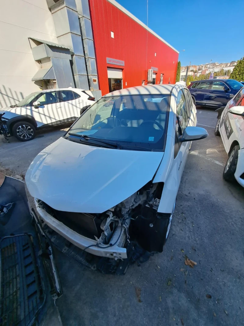 Toyota Yaris Hybrid 98000 km, снимка 13 - Автомобили и джипове - 48623627