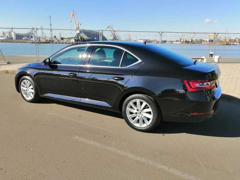 Skoda Superb  2.0TDI/150к.с/DSG 7/Distronic/Lane assist/Blind, снимка 3 - Автомобили и джипове - 47864867