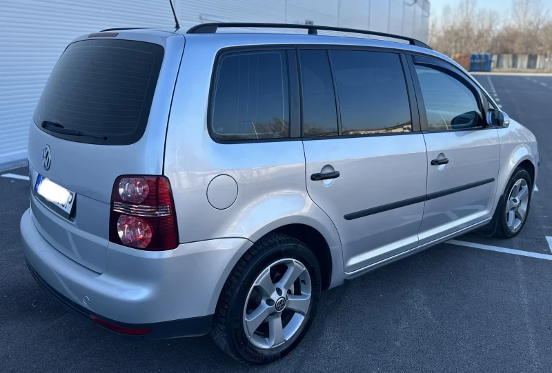 VW Touran 1.9tdi 6ск. Facelift, снимка 6 - Автомобили и джипове - 48722502