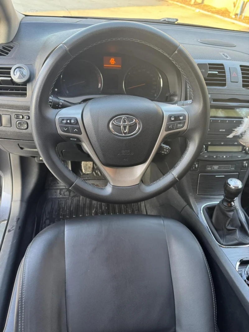 Toyota Avensis, снимка 14 - Автомобили и джипове - 48730614