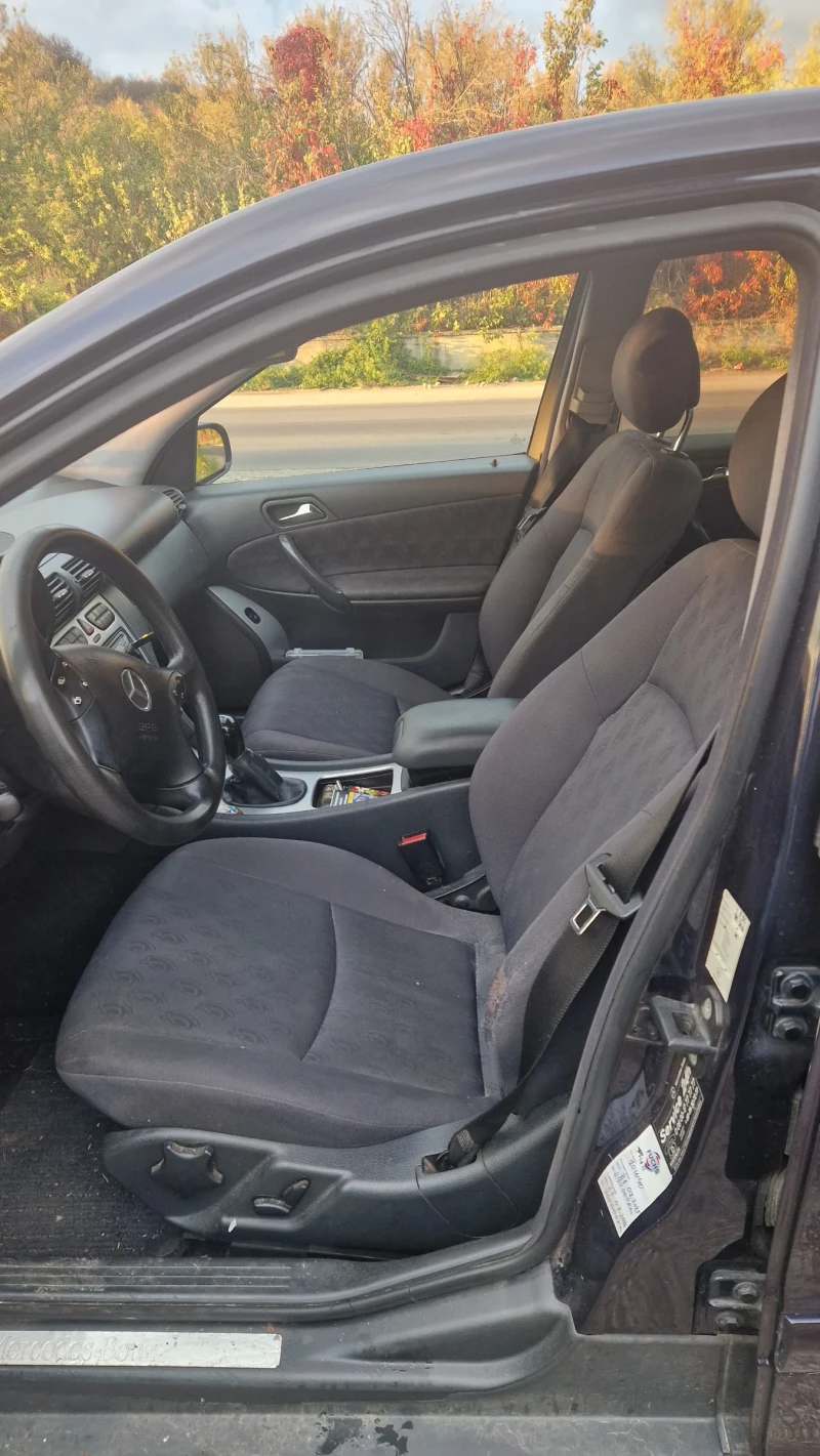 Mercedes-Benz C 180, снимка 5 - Автомобили и джипове - 52002293