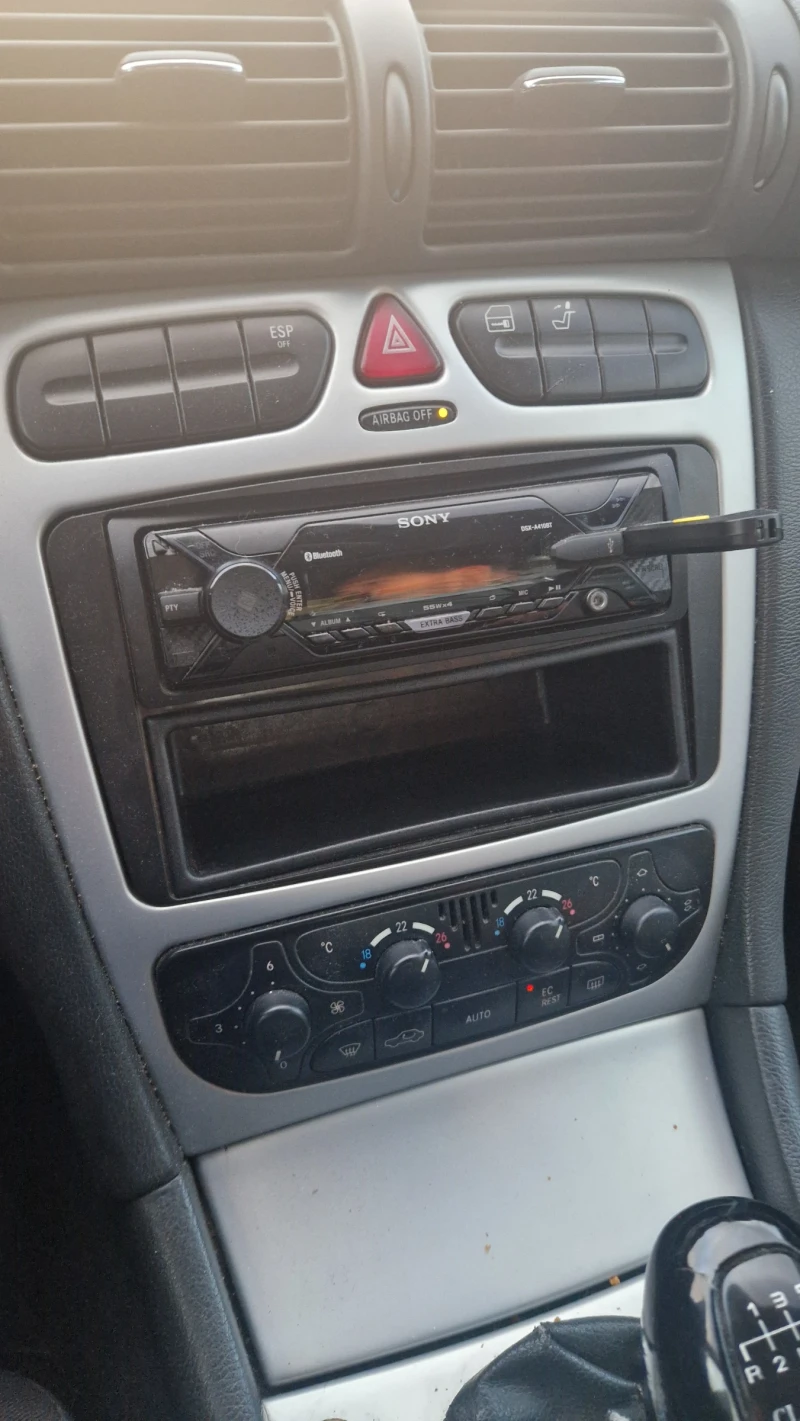 Mercedes-Benz C 180, снимка 6 - Автомобили и джипове - 52002293