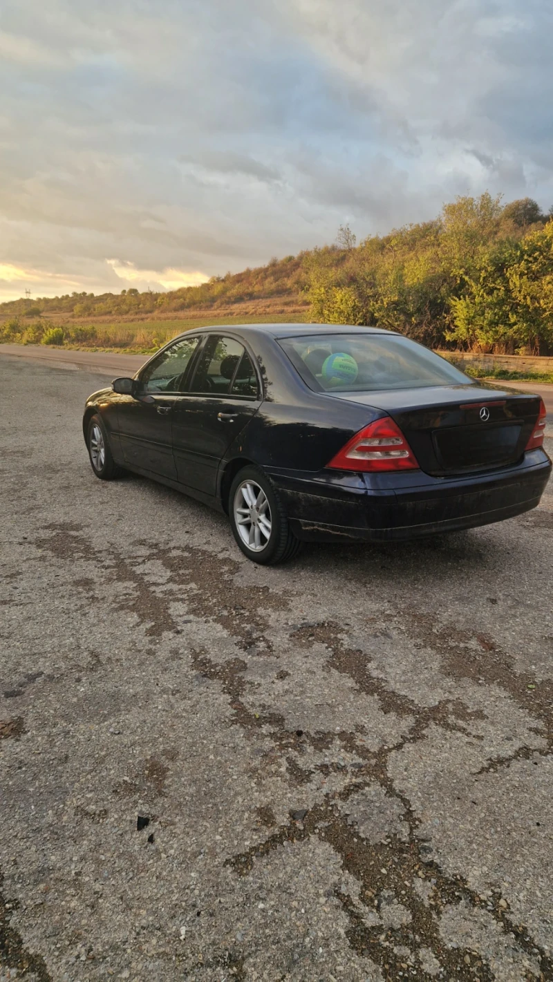 Mercedes-Benz C 180, снимка 3 - Автомобили и джипове - 52002293