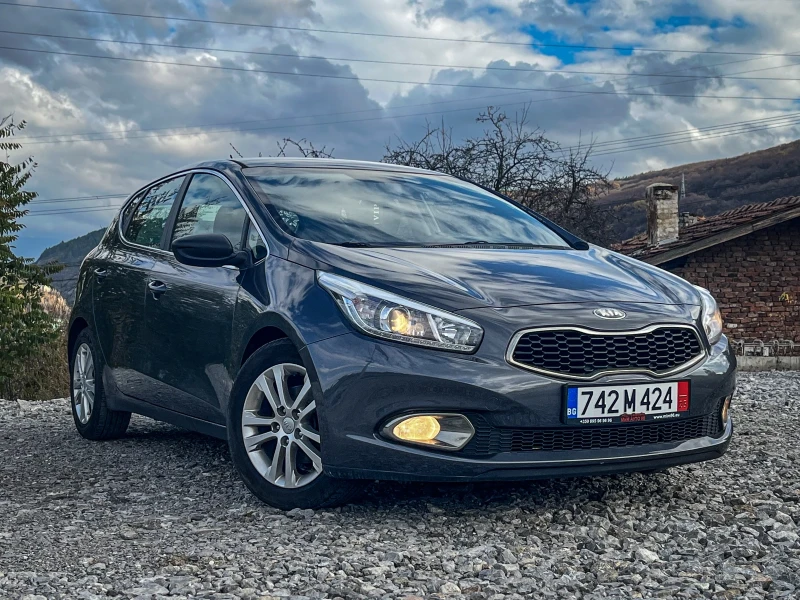 Kia Ceed 1.6 бензин | НАПЪЛНО ОБСЛУЖЕНА!!!, снимка 3 - Автомобили и джипове - 52336627
