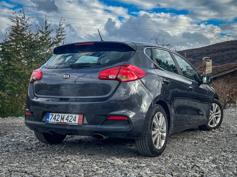 Kia Ceed 1.6 бензин | НАПЪЛНО ОБСЛУЖЕНА!!!, снимка 4 - Автомобили и джипове - 52336627