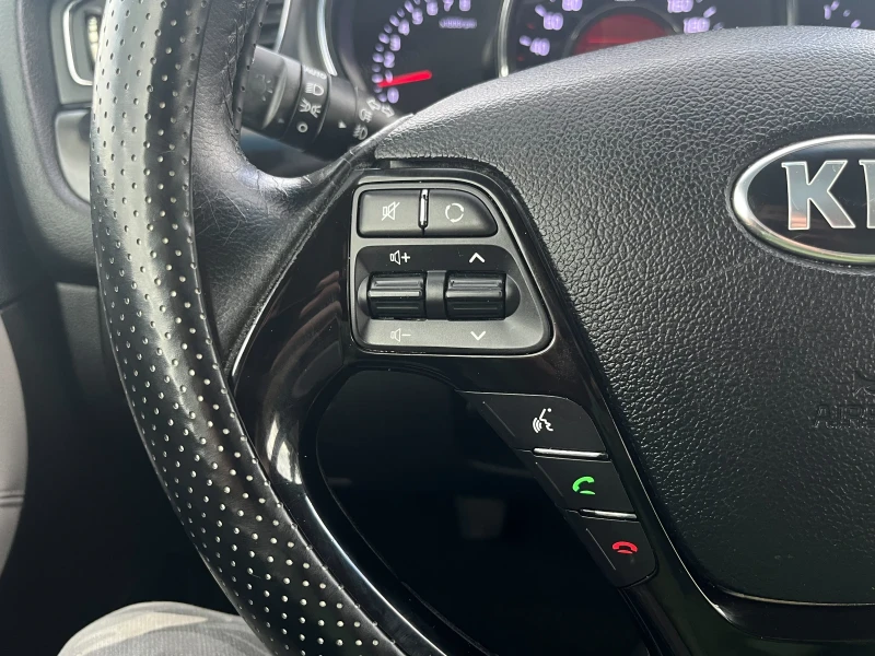 Kia Ceed 1.6 бензин | НАПЪЛНО ОБСЛУЖЕНА!!!, снимка 13 - Автомобили и джипове - 52336627