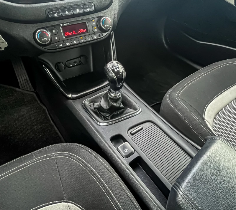 Kia Ceed 1.6 бензин | НАПЪЛНО ОБСЛУЖЕНА!!!, снимка 9 - Автомобили и джипове - 52336627
