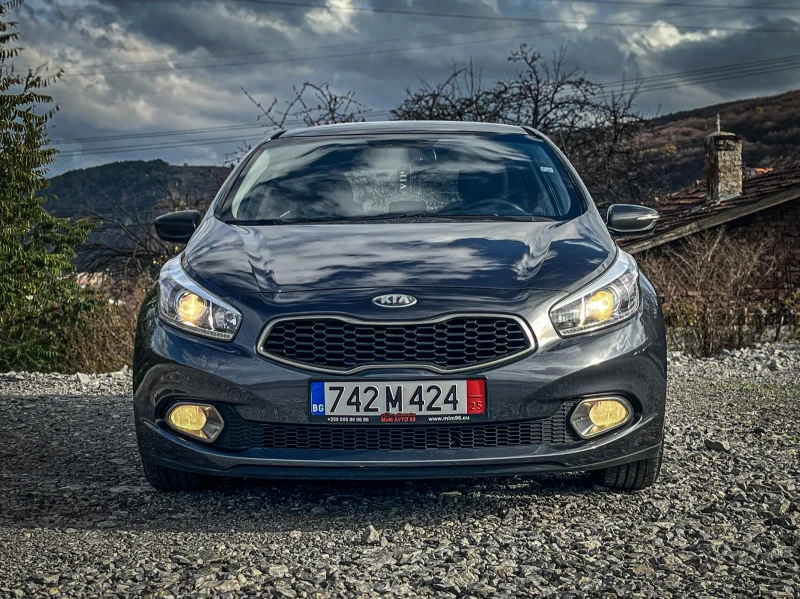 Kia Ceed 1.6 бензин | НАПЪЛНО ОБСЛУЖЕНА!!!, снимка 2 - Автомобили и джипове - 52336627