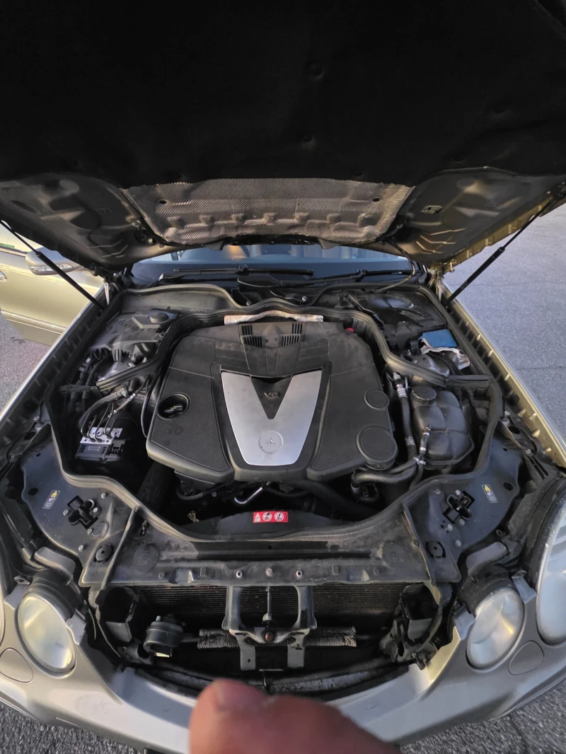 Mercedes-Benz E 320 Facelift, снимка 13 - Автомобили и джипове - 52805052