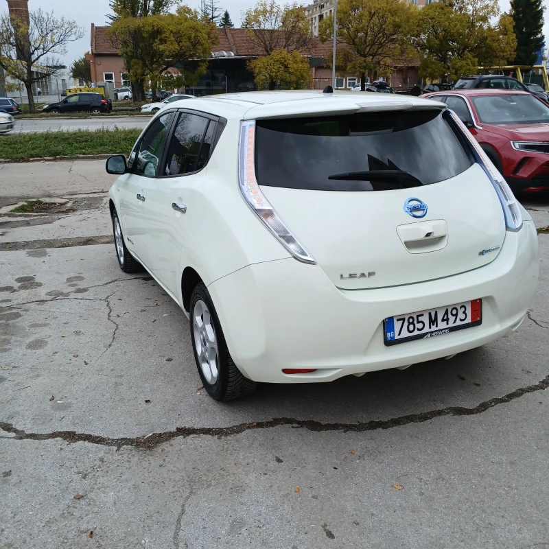 Nissan Leaf , снимка 10 - Автомобили и джипове - 52881633
