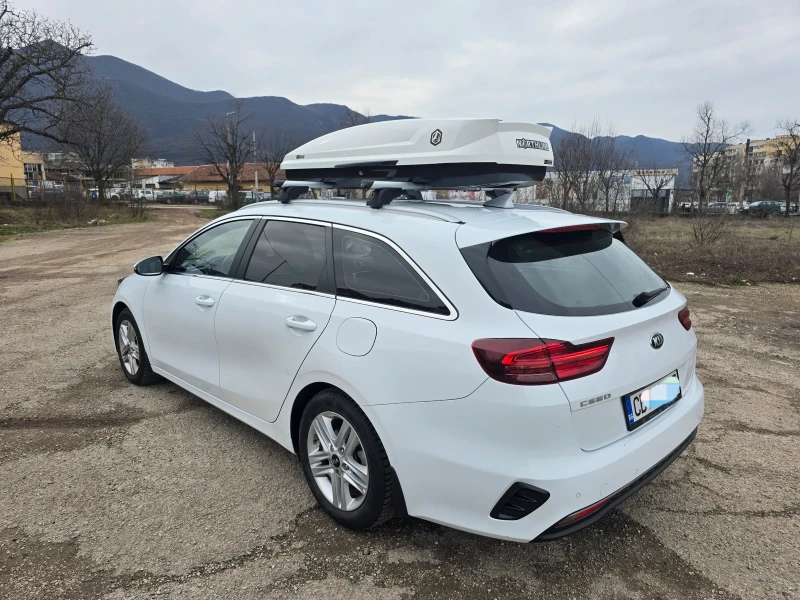 Kia Ceed SW Комби, снимка 4 - Автомобили и джипове - 53476296