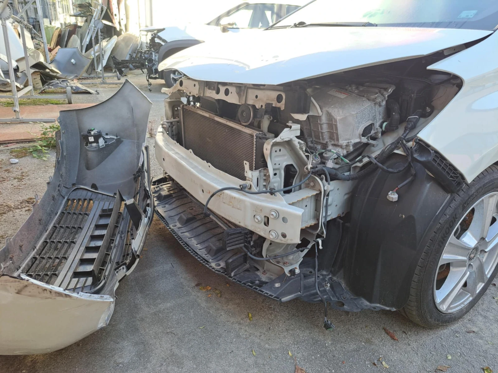 Toyota Yaris Hybrid 98000 km, снимка 15 - Автомобили и джипове - 49785255