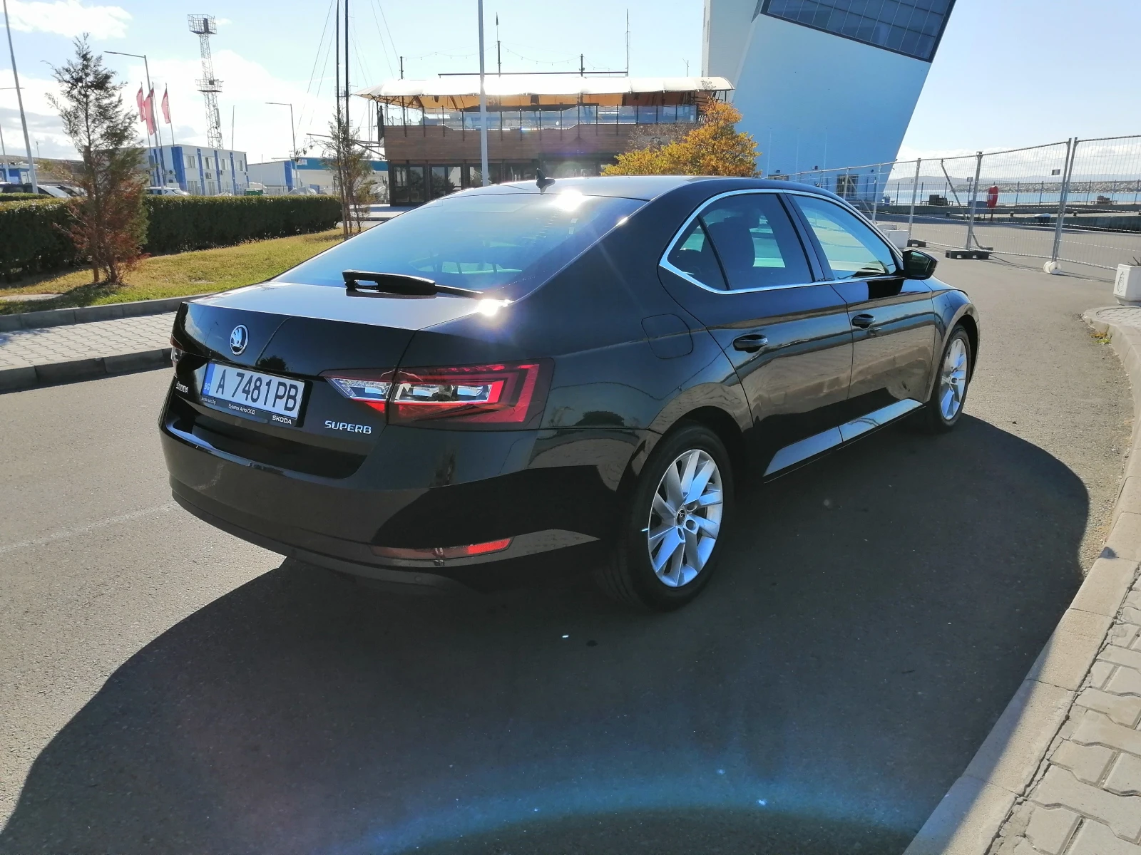 Skoda Superb  2.0TDI/150к.с/DSG 7/Distronic/Lane assist/Blind - изображение 4