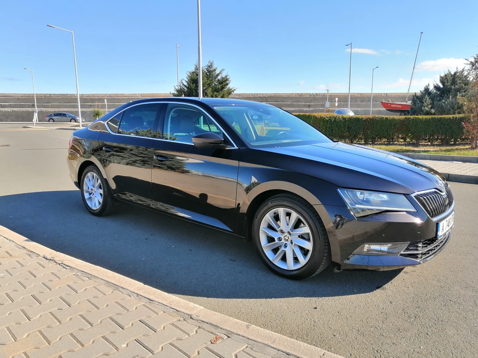 Skoda Superb  2.0TDI/150к.с/DSG 7/Distronic/Lane assist/Blind - изображение 2