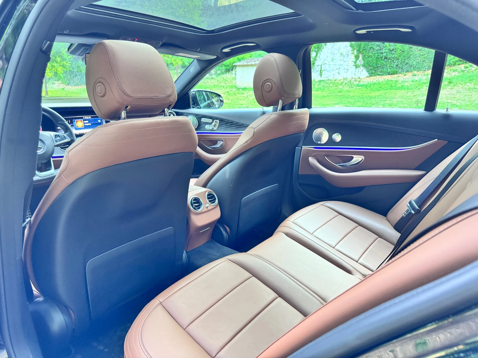 Mercedes-Benz E 220 4MATIC* AMG-LINE* CAM360* PANO* 9G* FULL - изображение 10