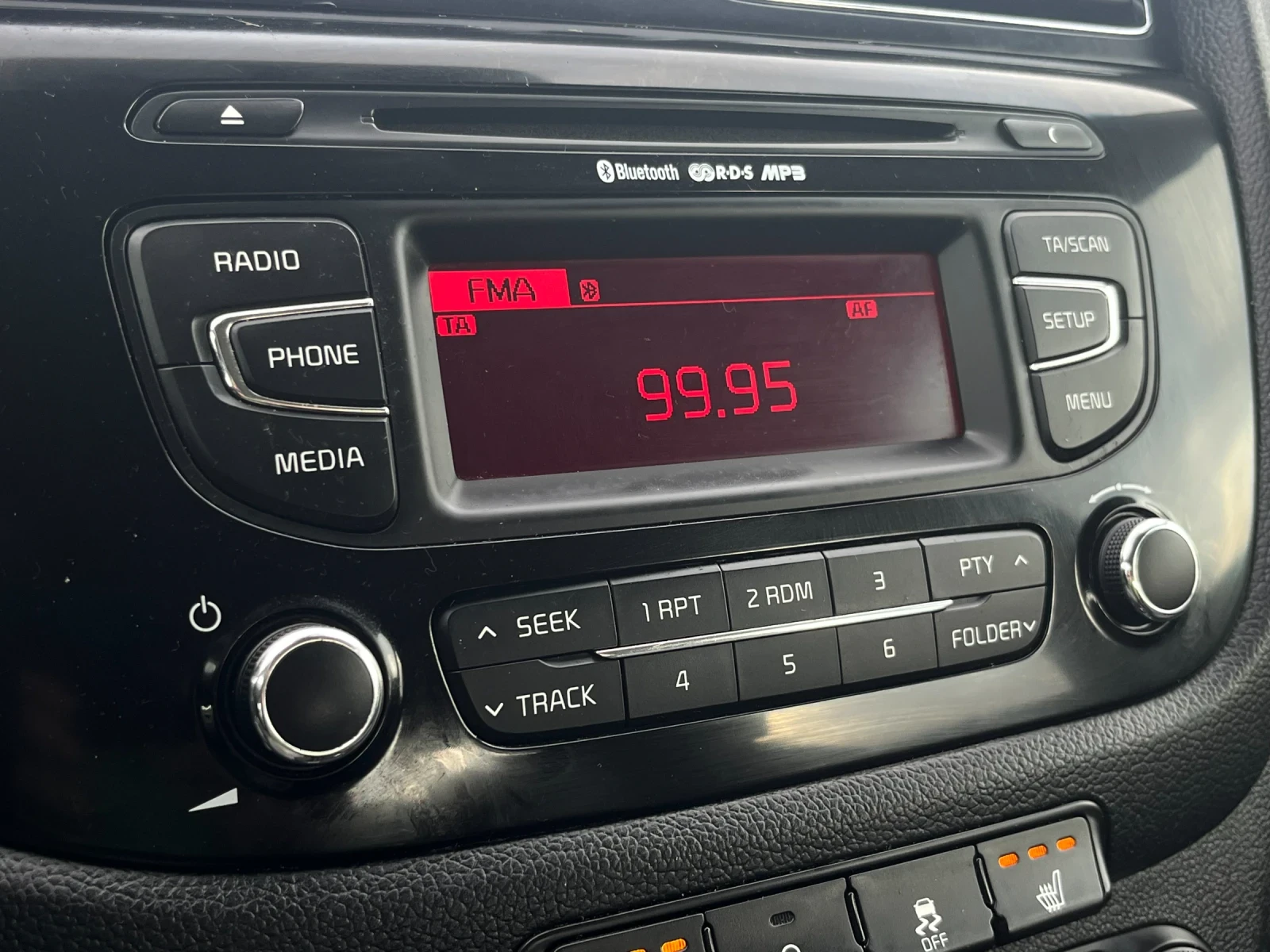 Kia Ceed 1.6 бензин | НАПЪЛНО ОБСЛУЖЕНА!!! - изображение 10