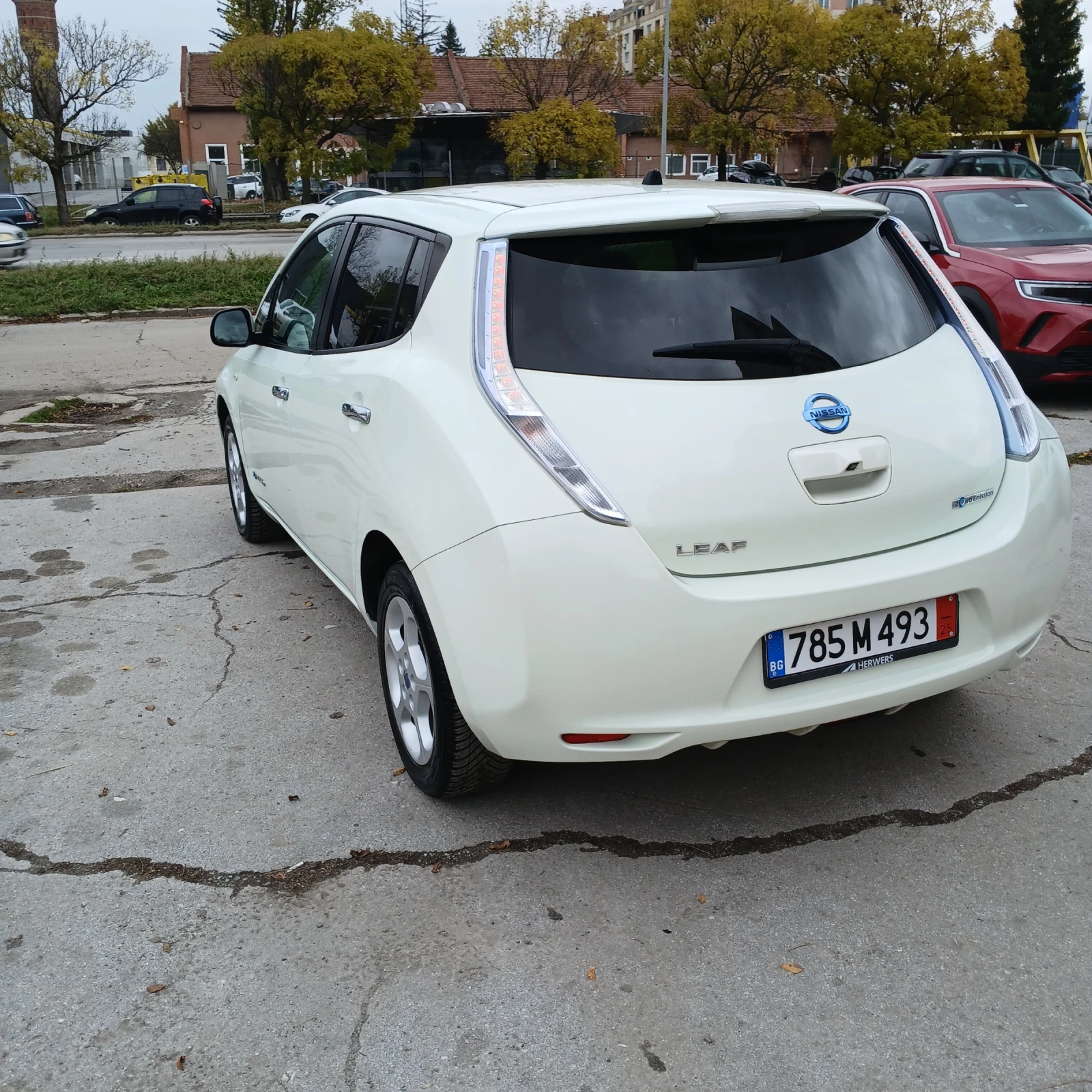 Nissan Leaf  | Mobile.bg � ����������� 10