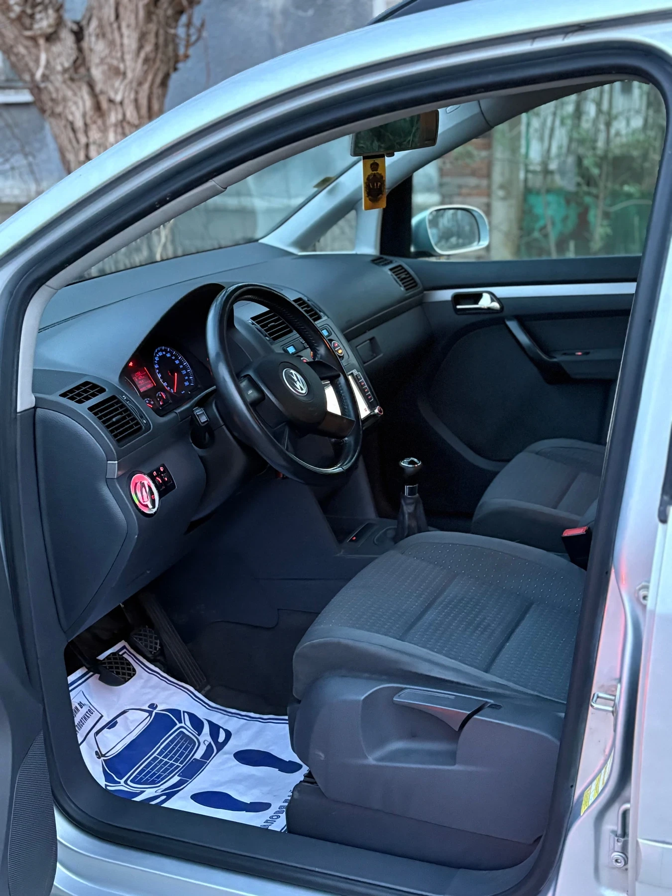 VW Touran 2.0TDI 136hp, снимка 7 - Автомобили и джипове - 53990384