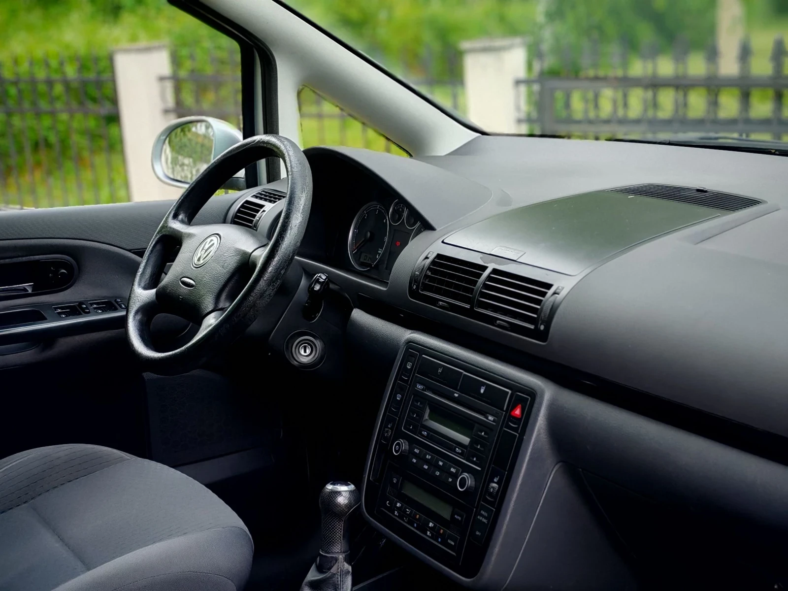 VW Sharan 1.9TDI(116)* 4Х4* 6-СКОРОСТИ* FACELIFT* НОВ ВНОС* , снимка 13 - Автомобили и джипове - 54485405
