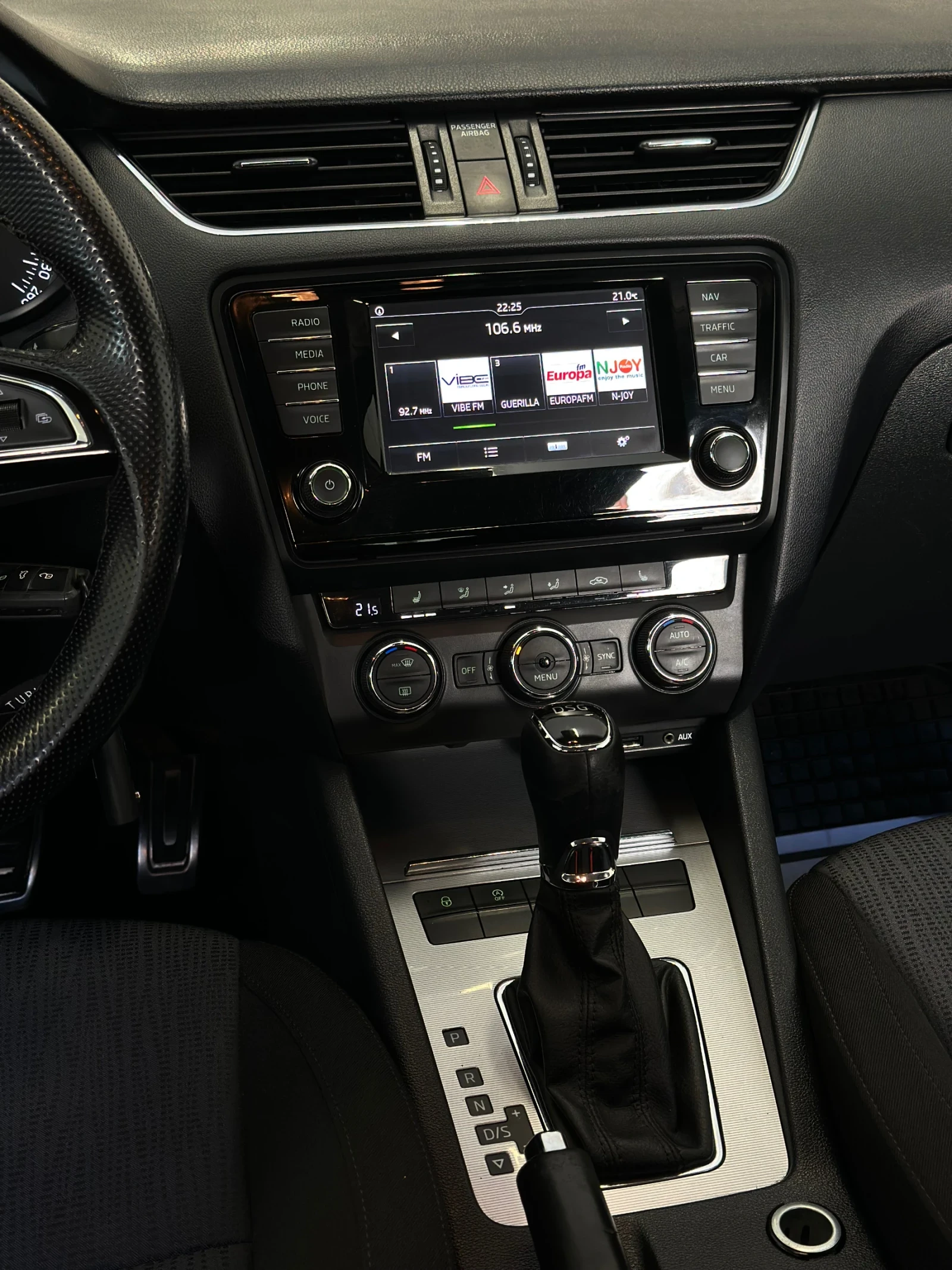 Skoda Octavia 2.00D/DSG6/2017г/ОБСЛУЖЕН/Уникат/FULL-LED/Като-НОВ, снимка 17 - Автомобили и джипове - 54497468