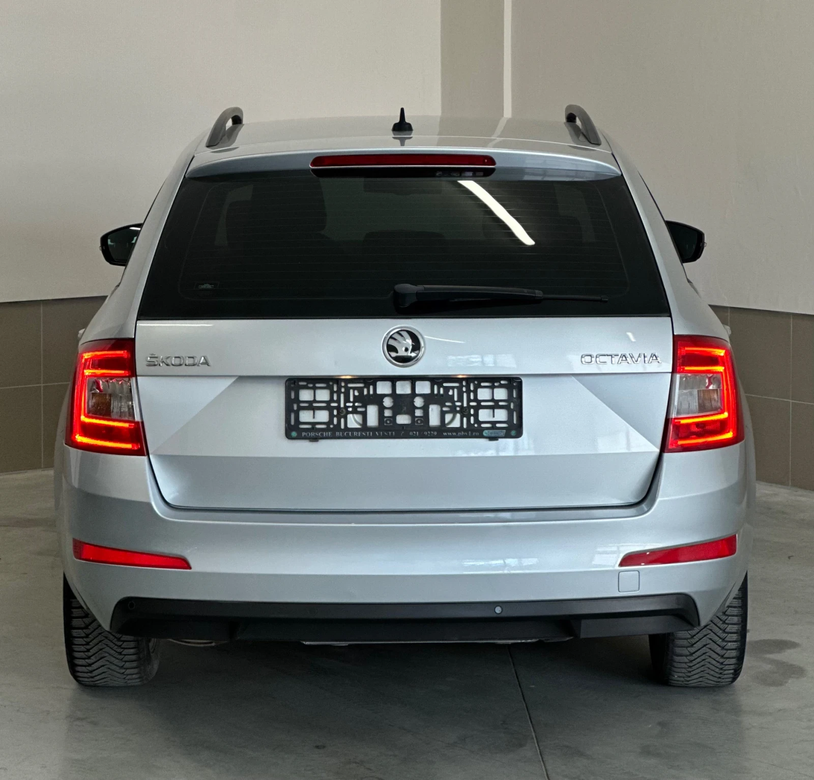 Skoda Octavia 2.00D/DSG6/2017г/ОБСЛУЖЕН/Уникат/FULL-LED/Като-НОВ, снимка 6 - Автомобили и джипове - 54497468