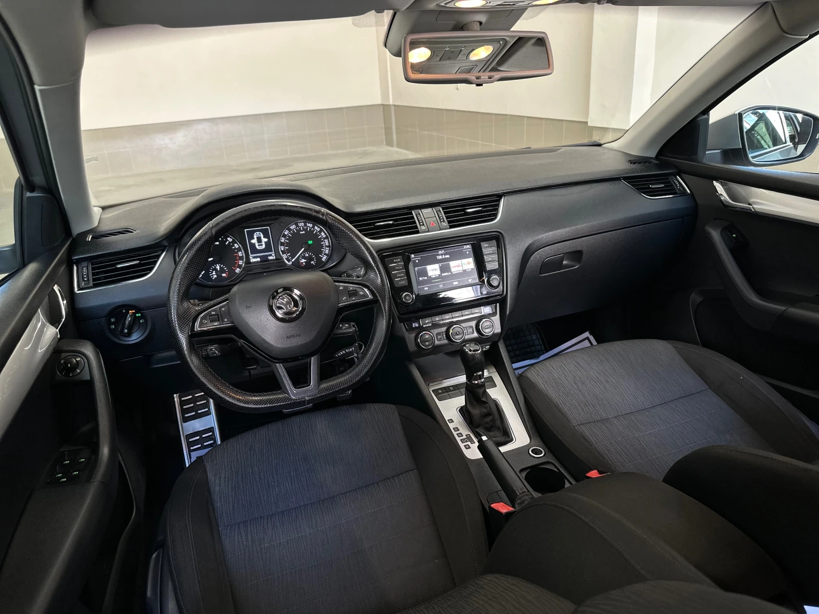 Skoda Octavia 2.00D/DSG6/2017г/ОБСЛУЖЕН/Уникат/FULL-LED/Като-НОВ, снимка 12 - Автомобили и джипове - 54497468