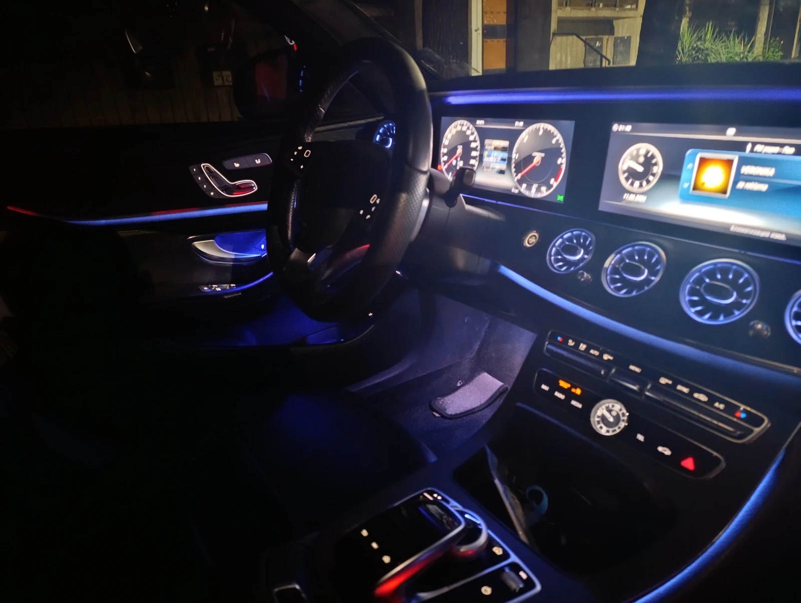 Mercedes-Benz E 220 Panorama digital KeylessGo 360, снимка 7 - Автомобили и джипове - 54874964