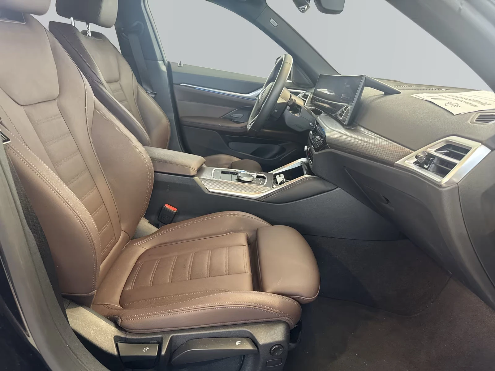 BMW i4 40/xDRIVE/401HP/SPORT/HI-FI/HUD/ACC/360/BLACK/534z, снимка 11 - Автомобили и джипове - 55144405