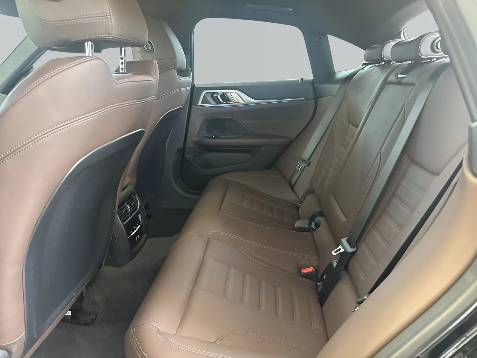 BMW i4 40/xDRIVE/401HP/SPORT/HI-FI/HUD/ACC/360/BLACK/534z, снимка 12 - Автомобили и джипове - 55144405