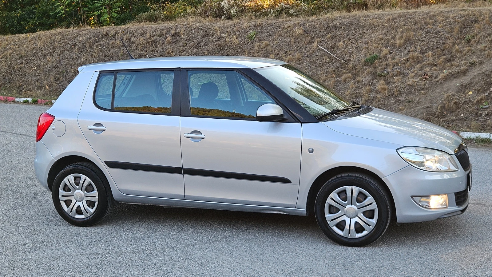 Skoda Fabia 1.2 FACELIFT/KLIMATIK/EURO-5B, снимка 7 - Автомобили и джипове - 56303193
