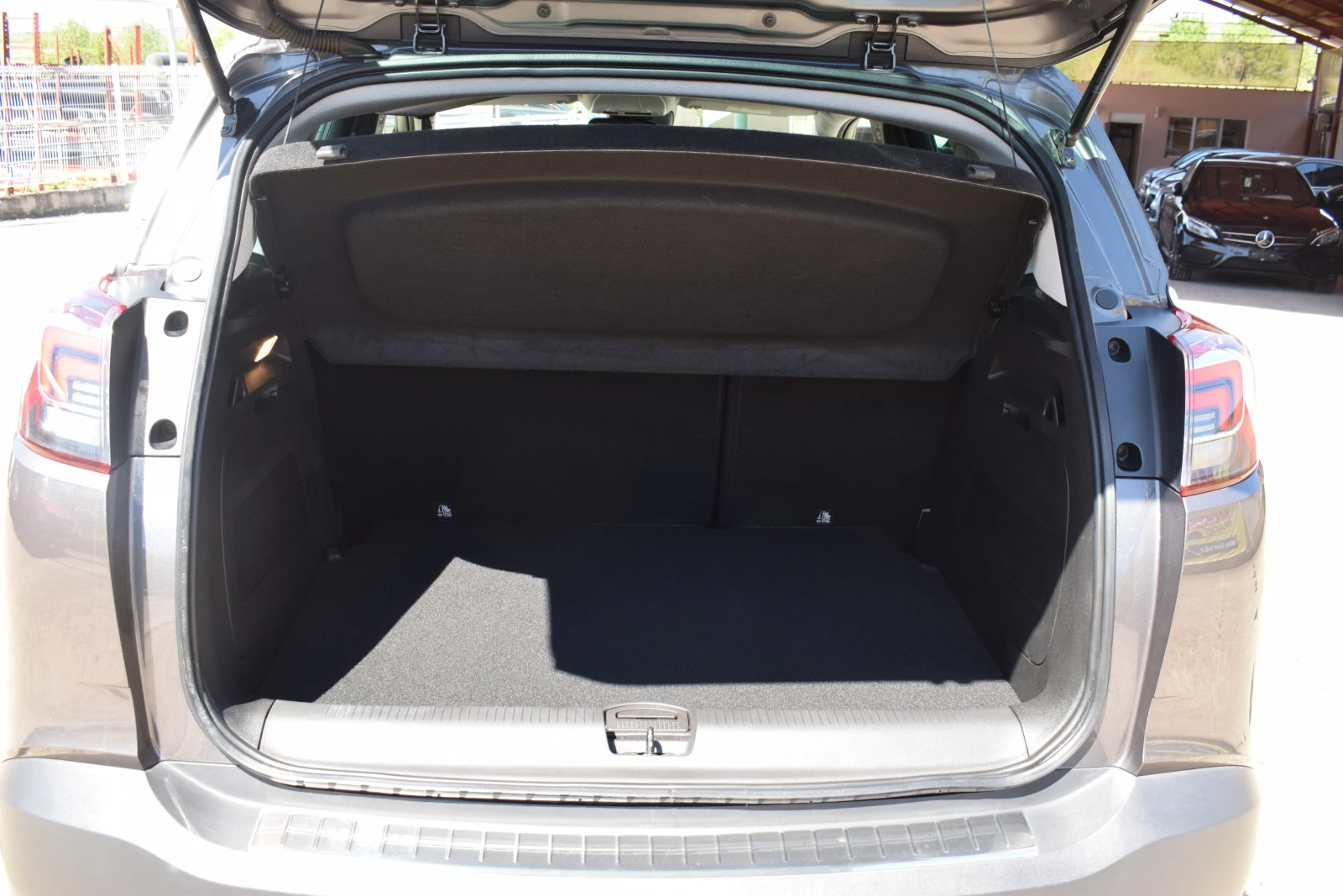 Opel Crossland X 1.2 LUX  - изображение 10