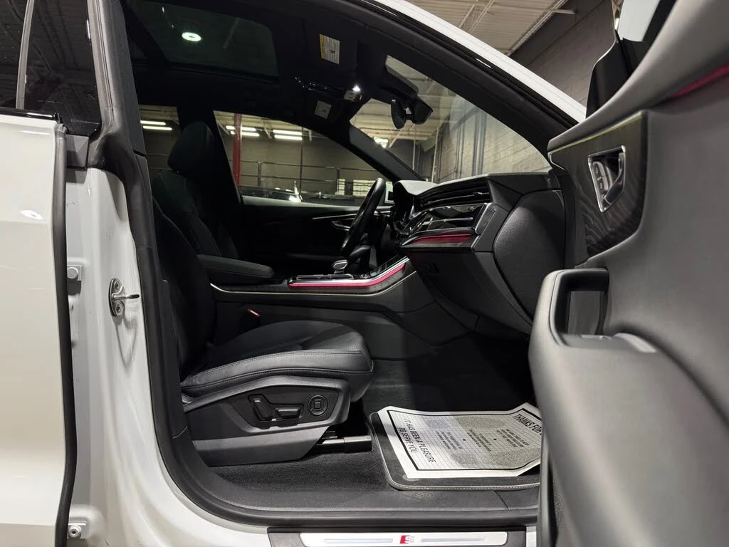 Audi Q8 Quattro* Progressiv* АвтоКредит* (ЦЕНА ДО БГ), снимка 13 - Автомобили и джипове - 54041424