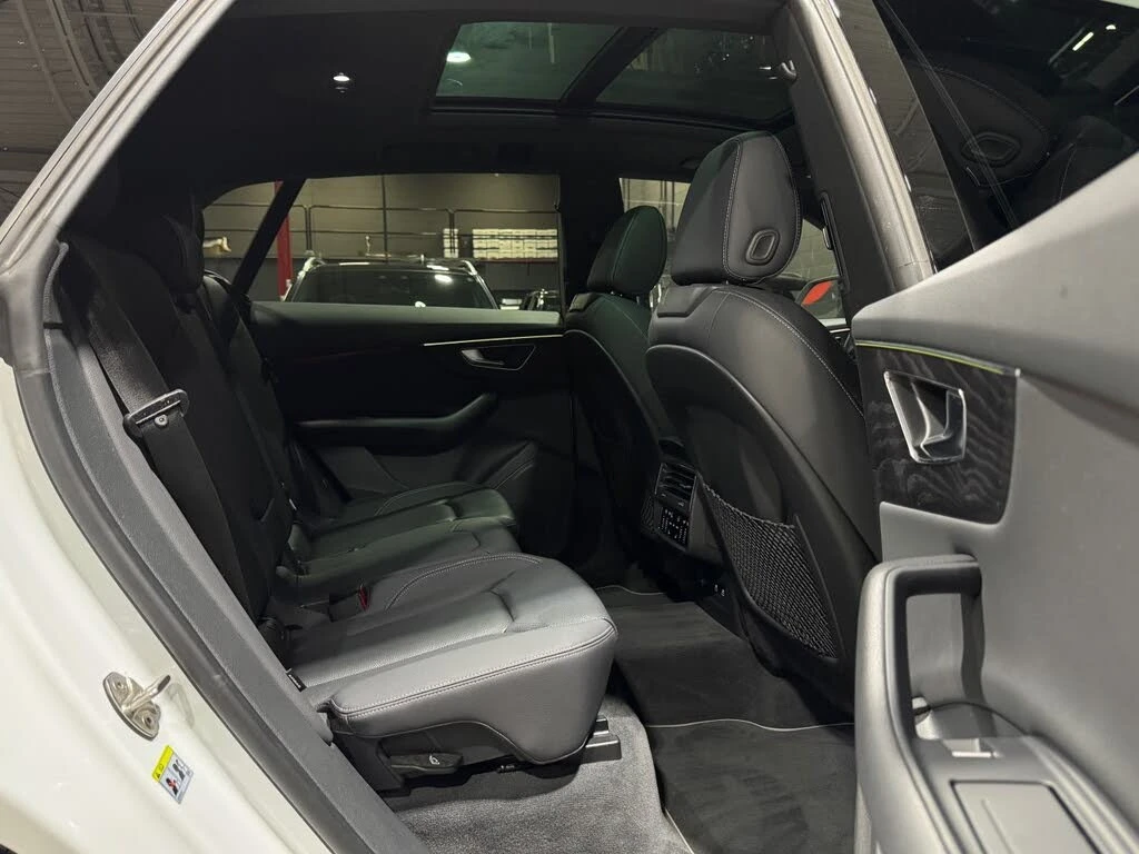 Audi Q8 Quattro* Progressiv* АвтоКредит* (ЦЕНА ДО БГ), снимка 15 - Автомобили и джипове - 54041424