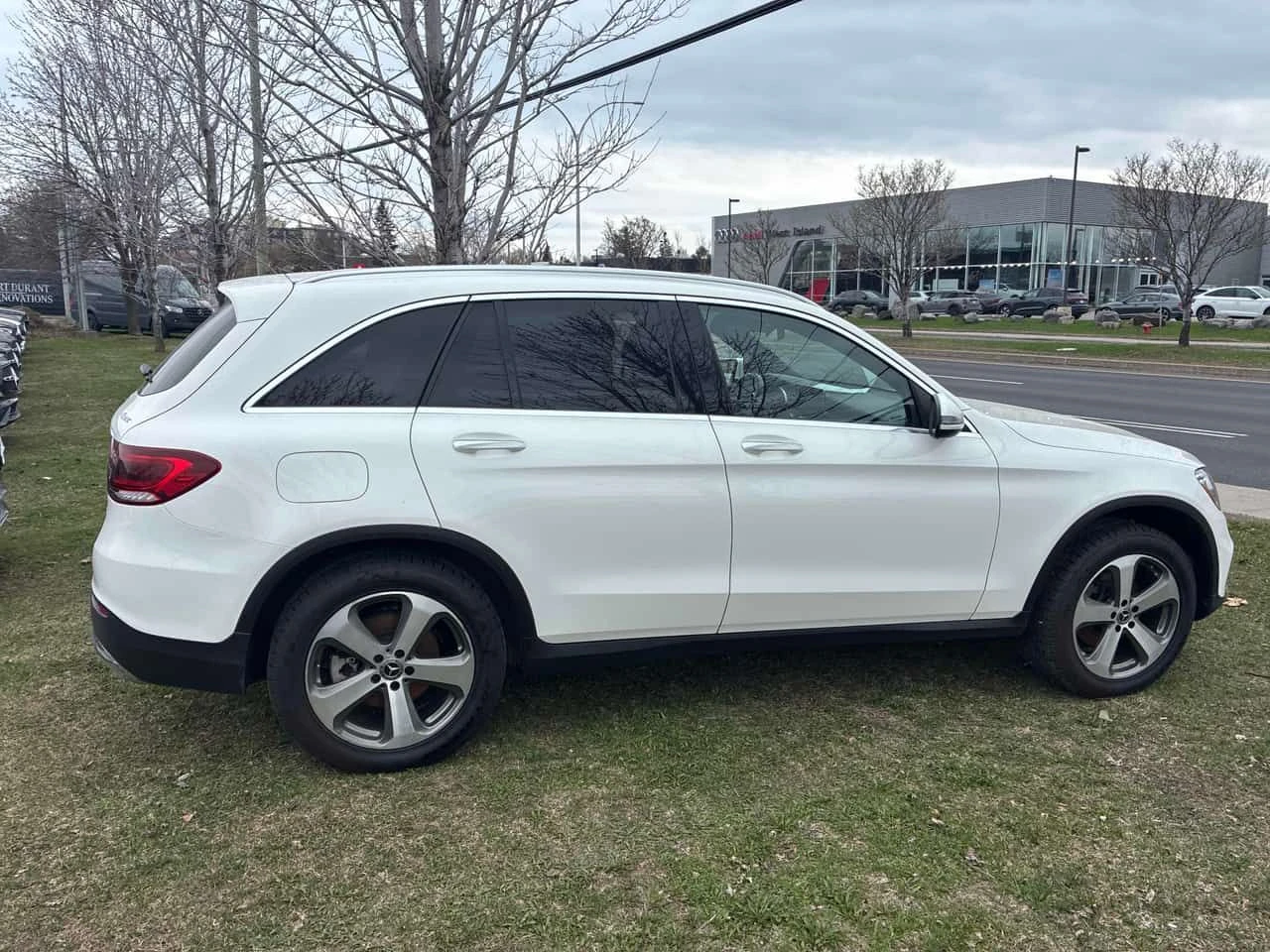 Mercedes-Benz GLC 300 /DISTRONIC/CARFAX/КЛИП НА МОТОРА , снимка 3 - Автомобили и джипове - 54365773