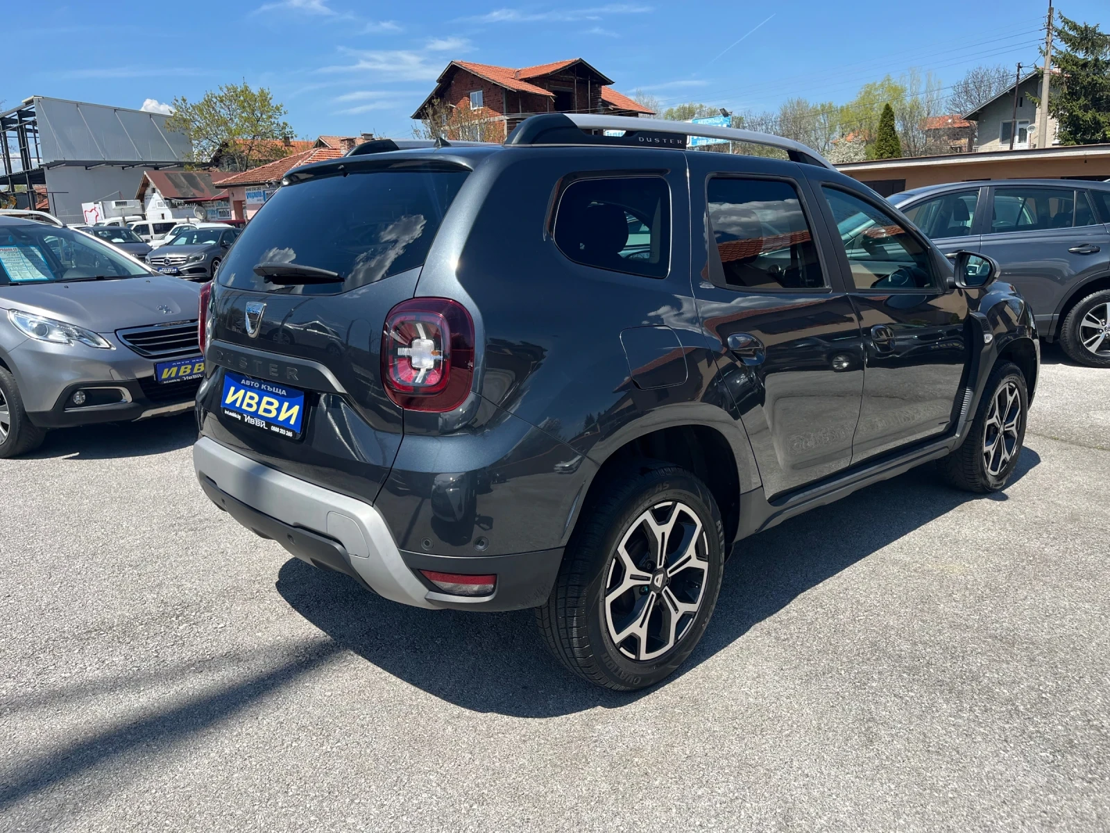 Dacia Duster 1, 6 I + LPG, снимка 12 - Автомобили и джипове - 54439331