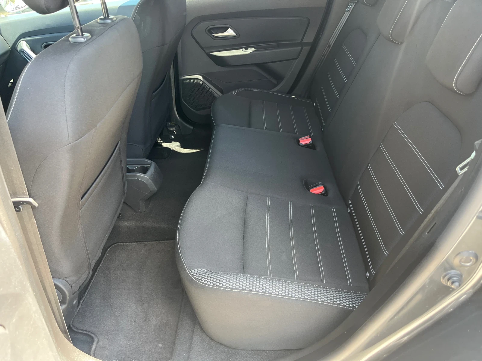 Dacia Duster 1, 6 I + LPG, снимка 9 - Автомобили и джипове - 54439331