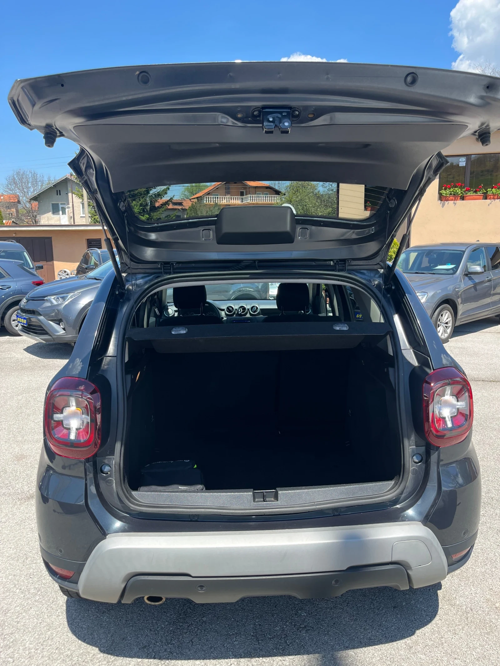Dacia Duster 1, 6 I + LPG, снимка 10 - Автомобили и джипове - 54439331
