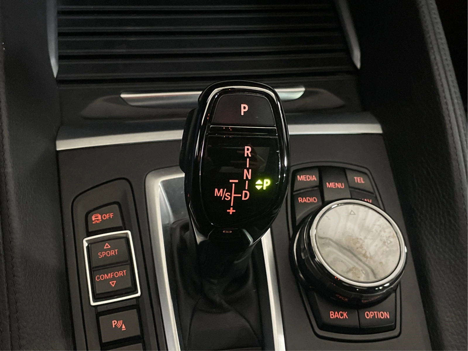 BMW X6 M* SPORT* ДИГИТАЛНО* ТАБЛО* HARMON* KARDON* КАМЕРА, снимка 10 - Автомобили и джипове - 54442725