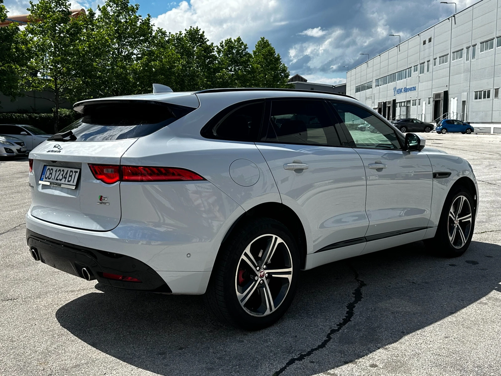 Jaguar F-PACE от България/Реални километри, снимка 4 - Автомобили и джипове - 54836657