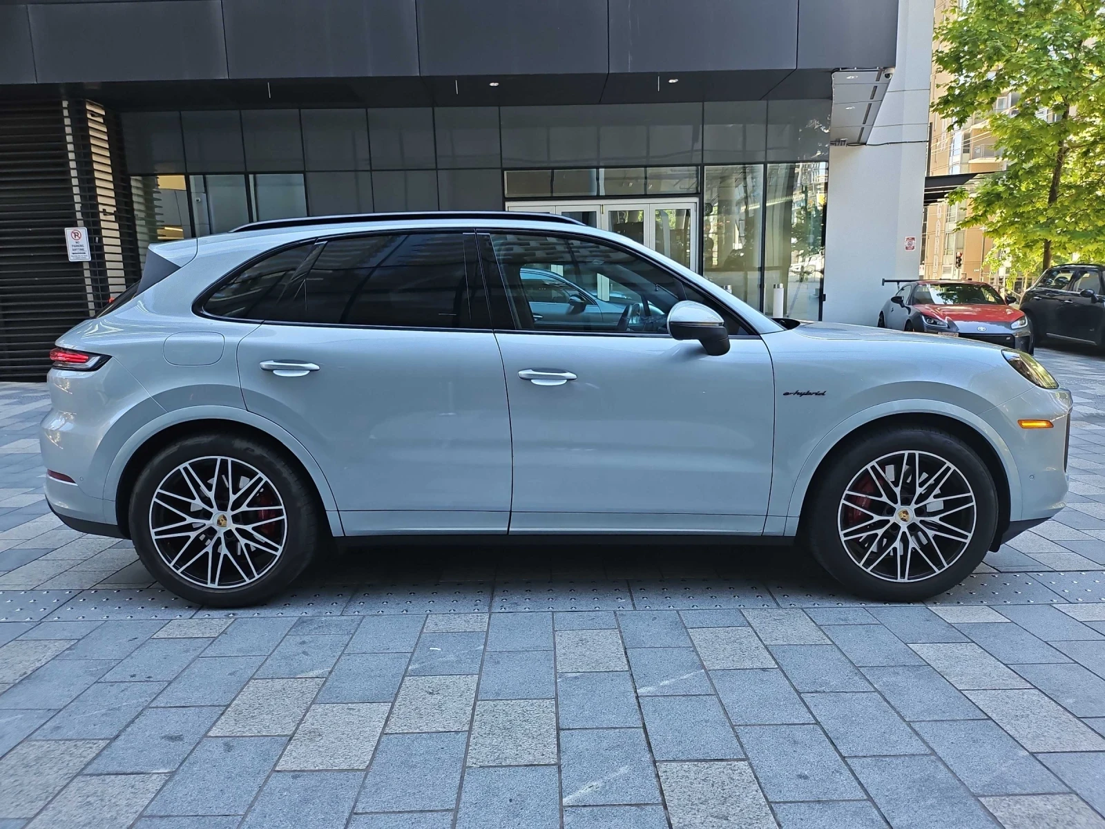 Porsche Cayenne S E-Hybrid / CARFAX, снимка 4 - Автомобили и джипове - 54912273