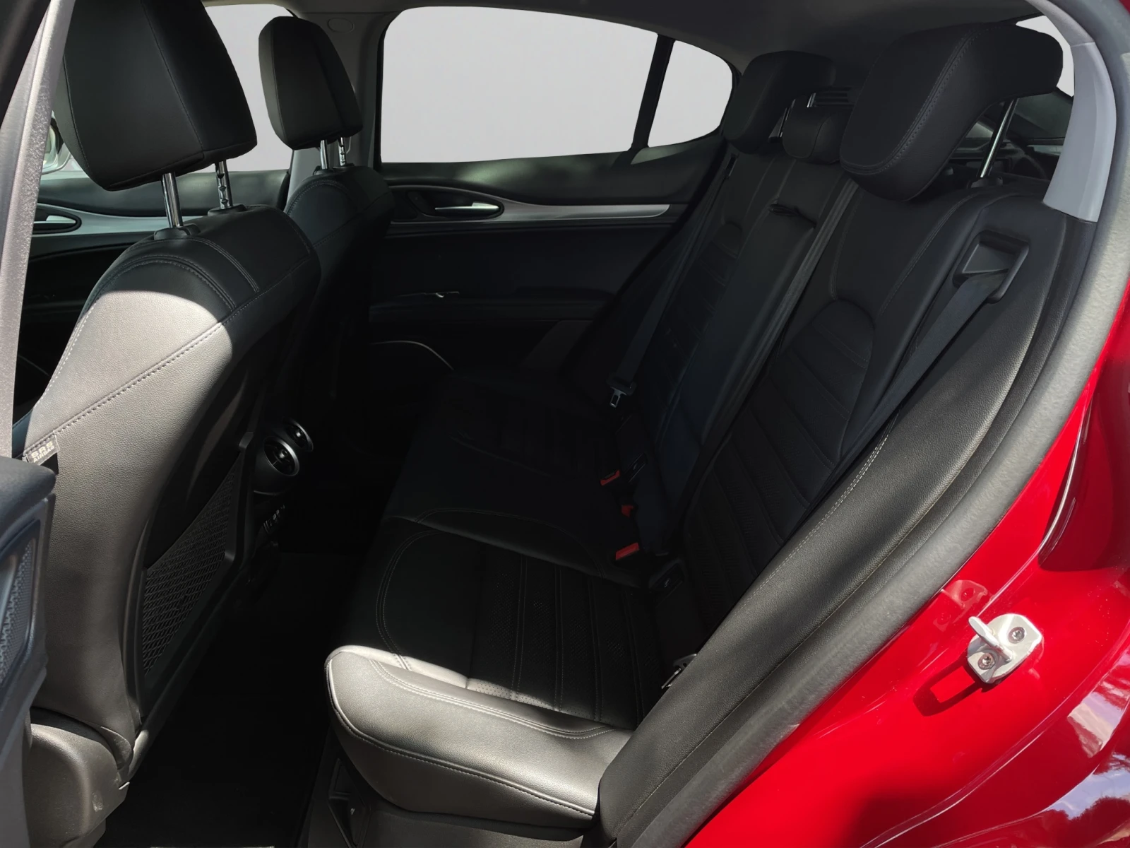 Alfa Romeo Stelvio VELOCE 2.0 Petrol 280 hp AT8 Q4, снимка 12 - Автомобили и джипове - 54965864