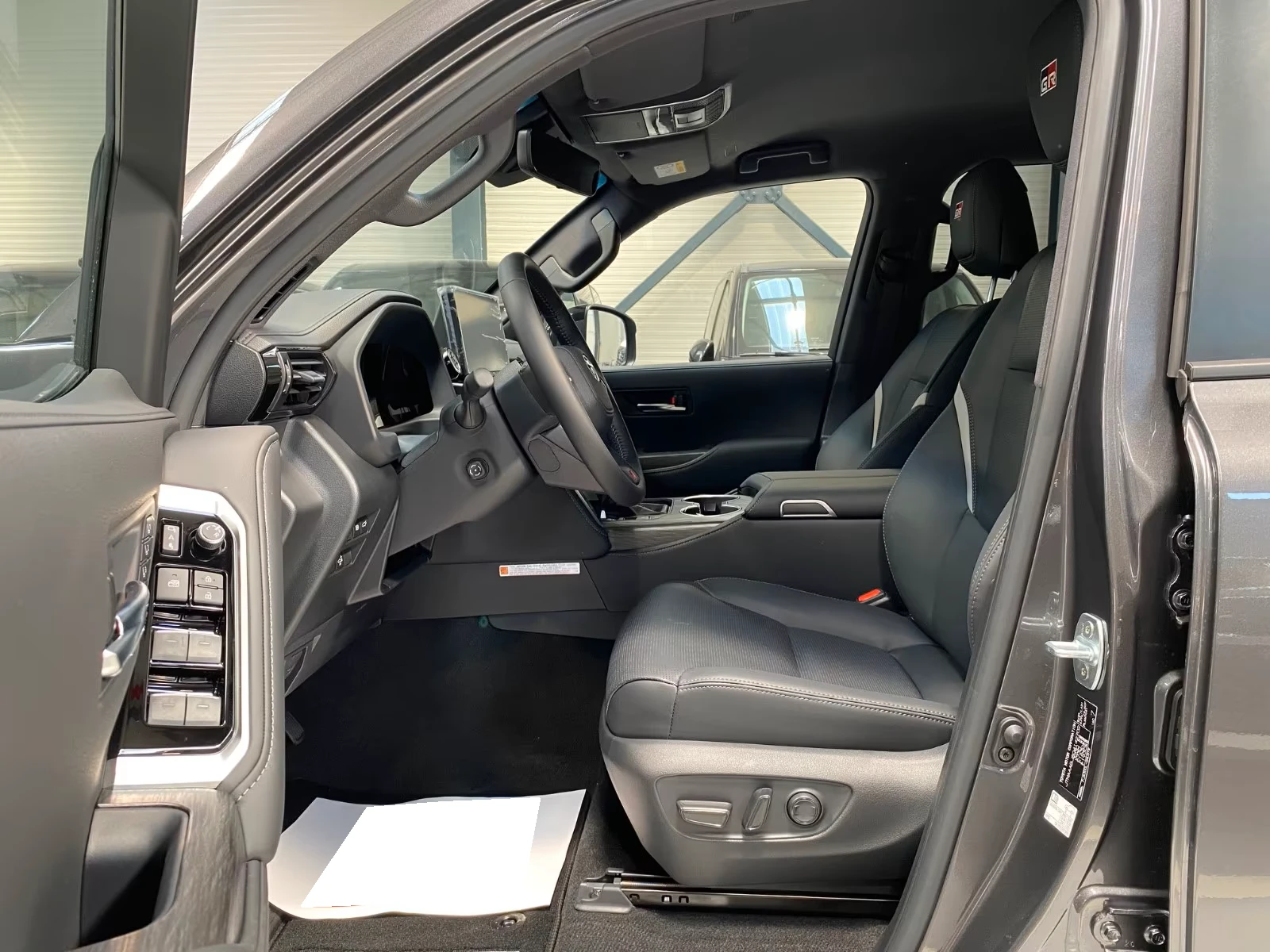 Toyota Land cruiser LC300* GR-SPORT* DISTR* MEMORY* 360CAM* JBL* , снимка 8 - Автомобили и джипове - 55698861